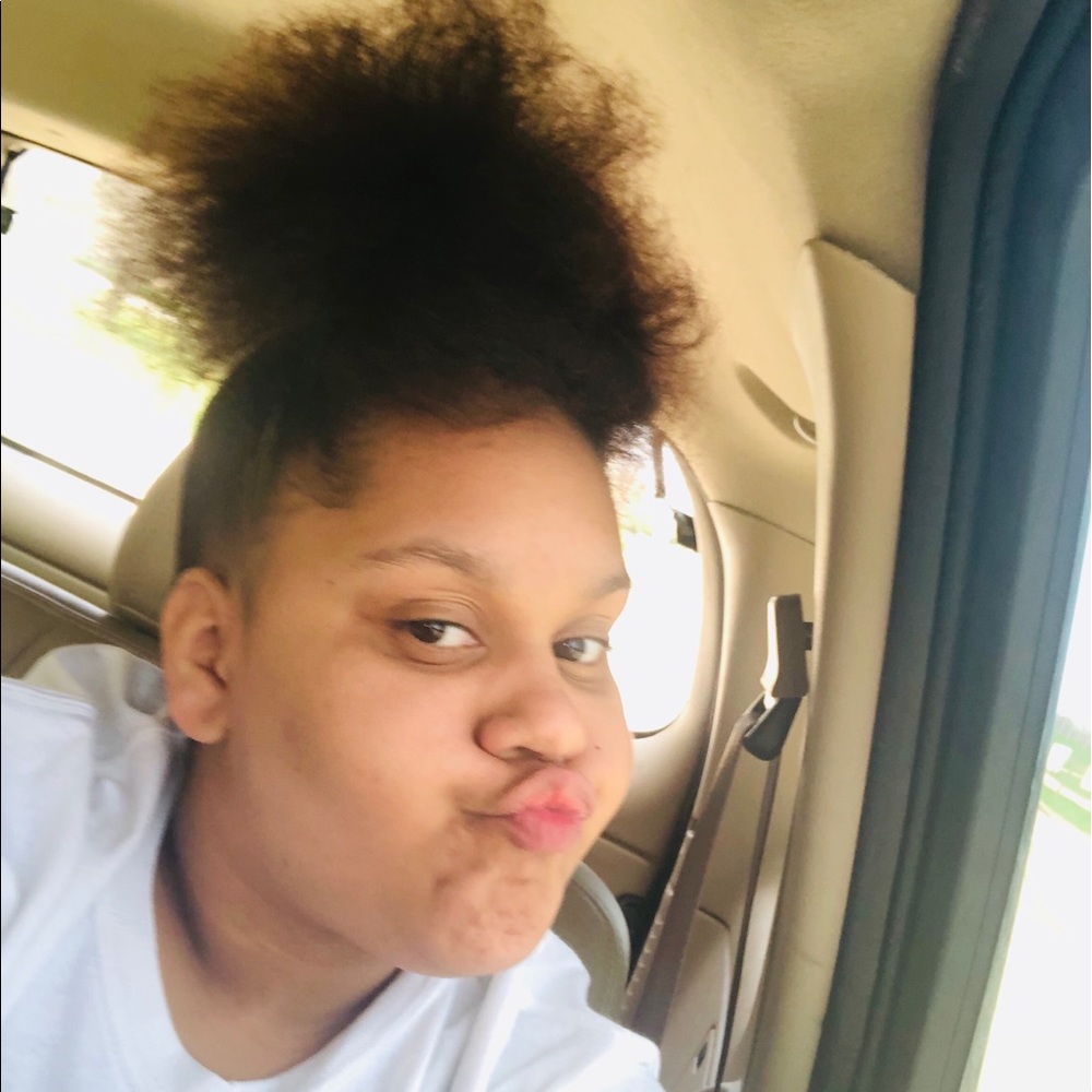 Meet your Posher, Makayla